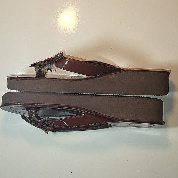 Women's Brown Thing Sandals (9) - Picture 4 of 9